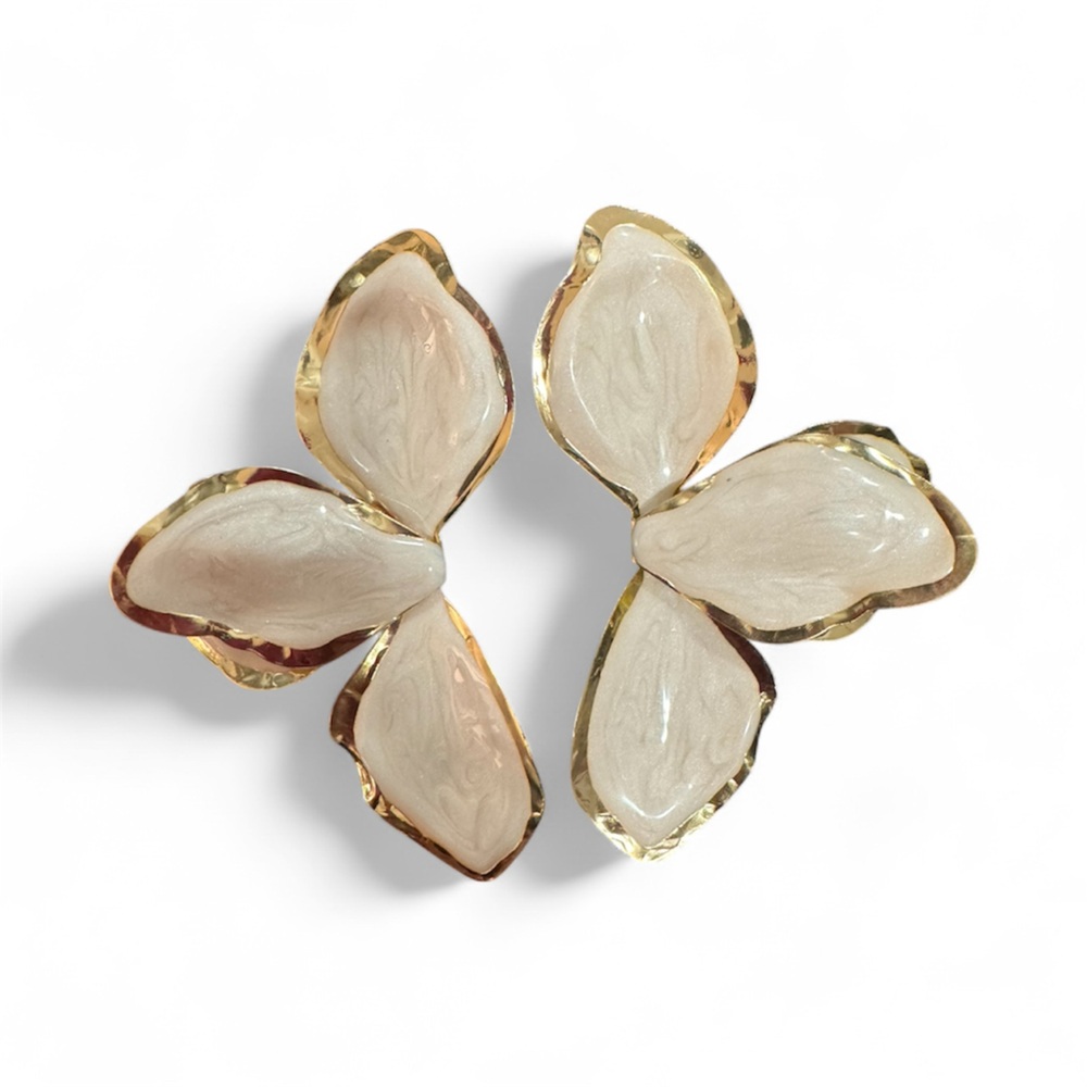 SHEIN Gold and Cream Floral Brooches